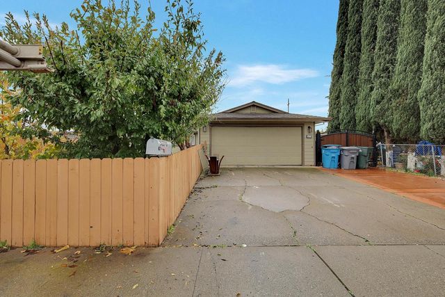 5270 Aspen Way, Olivehurst, CA 95961