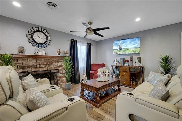 5270 Aspen Way, Olivehurst, CA 95961