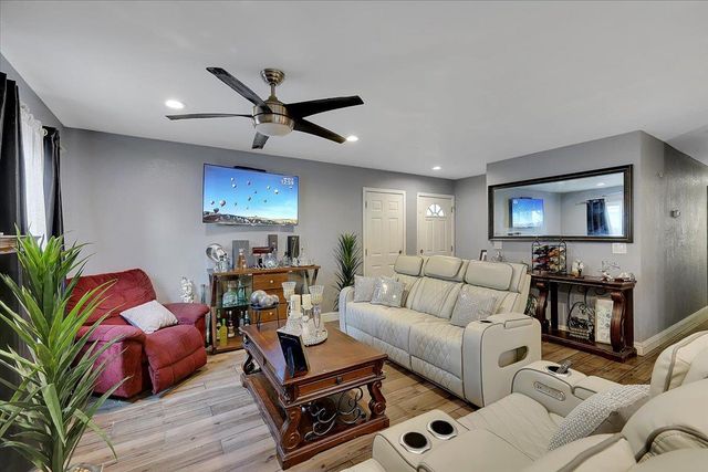 5270 Aspen Way, Olivehurst, CA 95961