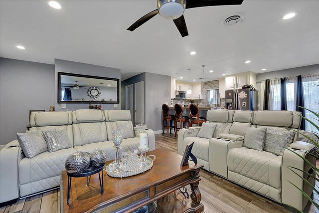 5270 Aspen Way, Olivehurst, CA 95961