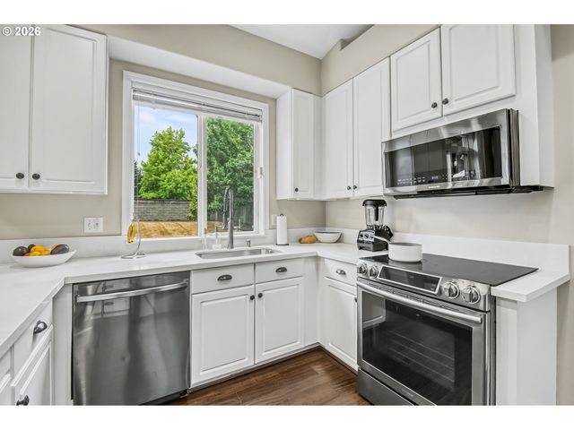 17128 Nw STOLLER Dr, Portland, OR 97229
