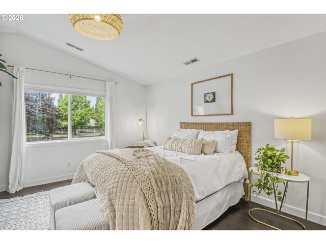 17128 Nw STOLLER Dr, Portland, OR 97229