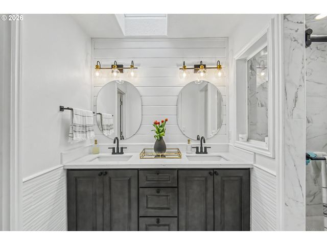 17128 Nw STOLLER Dr, Portland, OR 97229