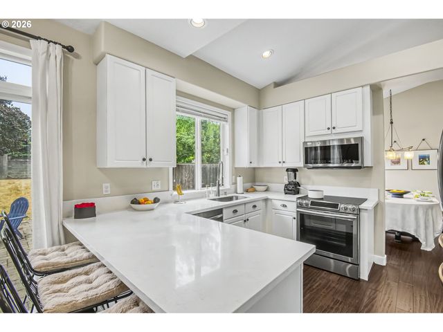 17128 Nw STOLLER Dr, Portland, OR 97229