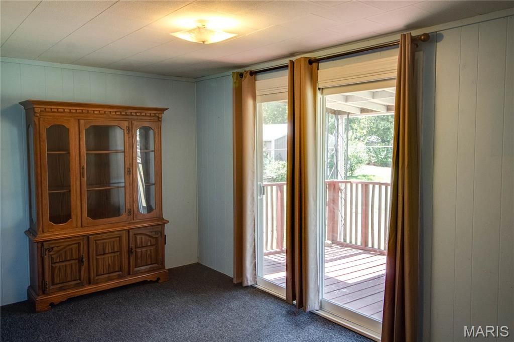 Image 11 of property listing at 23309 Glenda Avenue, Jerseyville, IL 62052