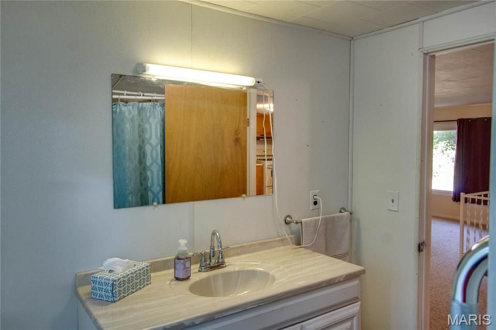 Image 12 of property listing at 23309 Glenda Avenue, Jerseyville, IL 62052