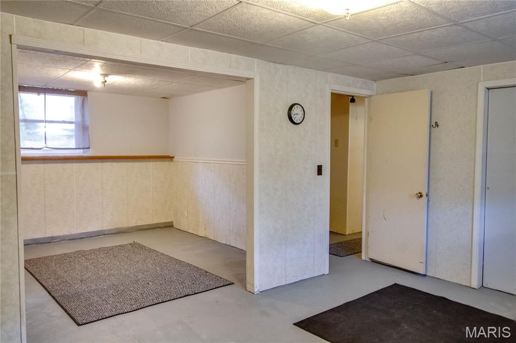 Image 16 of property listing at 23309 Glenda Avenue, Jerseyville, IL 62052