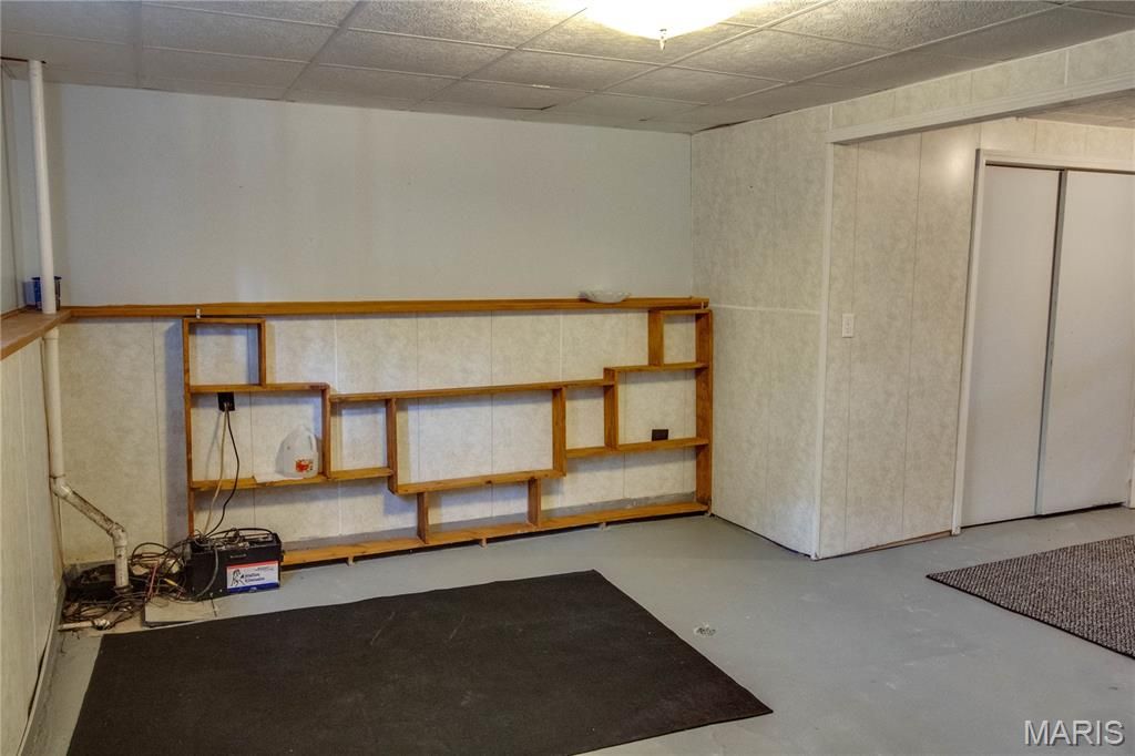 Image 17 of property listing at 23309 Glenda Avenue, Jerseyville, IL 62052