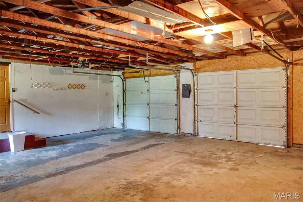 Image 22 of property listing at 23309 Glenda Avenue, Jerseyville, IL 62052