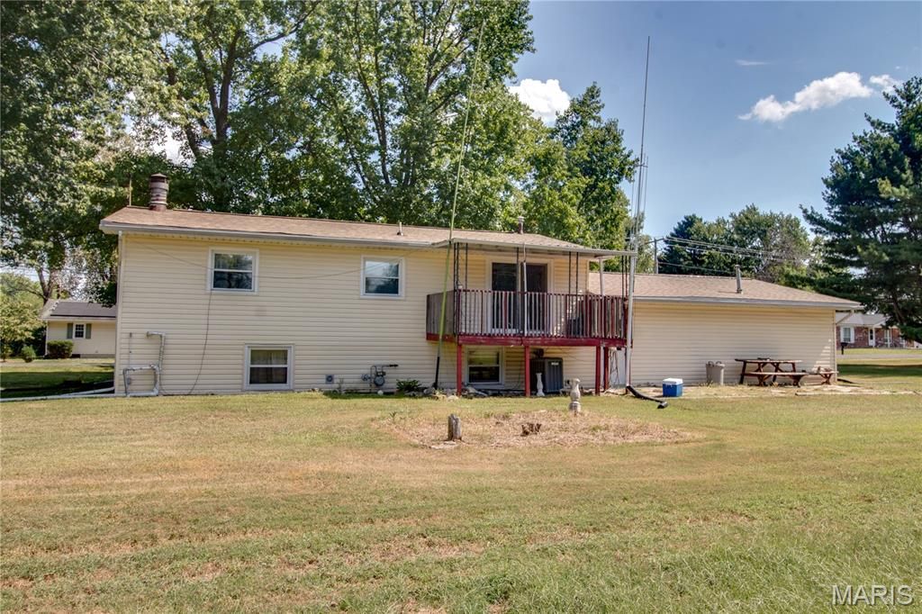Image 24 of property listing at 23309 Glenda Avenue, Jerseyville, IL 62052