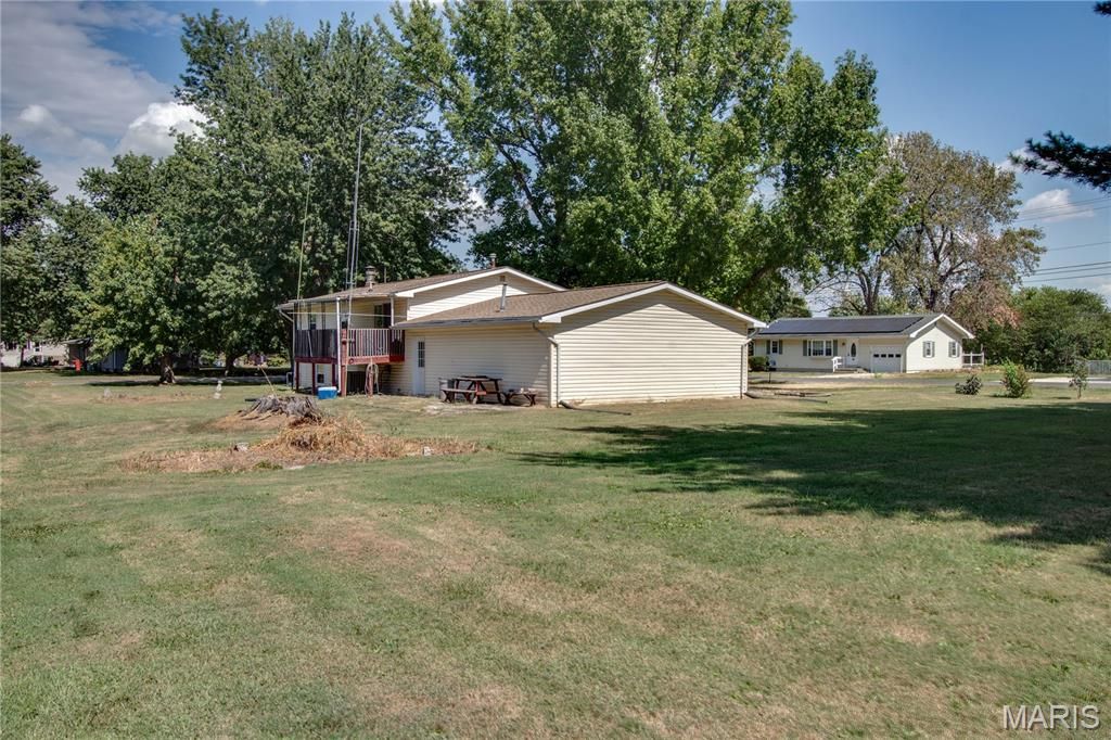 Image 26 of property listing at 23309 Glenda Avenue, Jerseyville, IL 62052