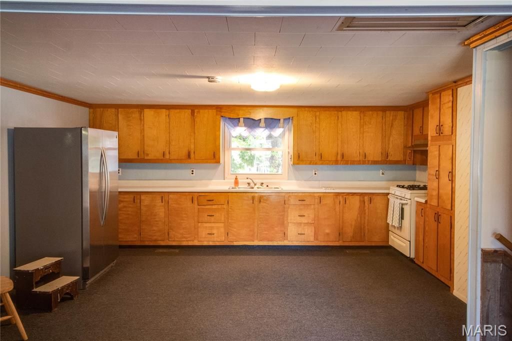 Image 9 of property listing at 23309 Glenda Avenue, Jerseyville, IL 62052