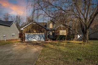 1883 Sage Meadow Ln, Clarksville, TN 37040