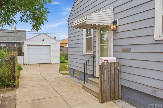 25 Louvaine Drive, Tonawanda, NY 14223