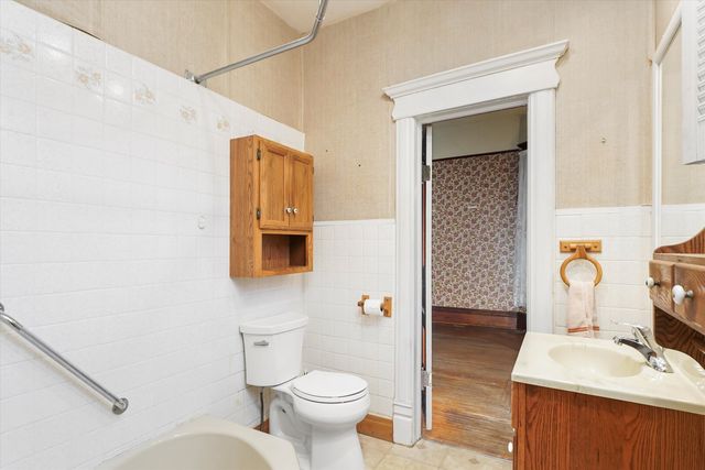 121 Park Avenue, Grayslake, IL 60030