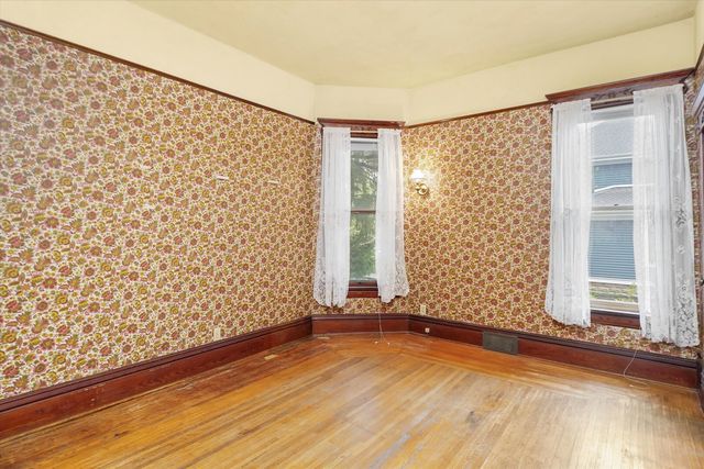 121 Park Avenue, Grayslake, IL 60030