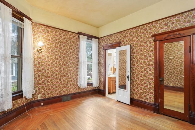 121 Park Avenue, Grayslake, IL 60030