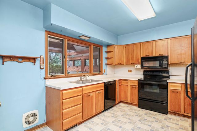 121 Park Avenue, Grayslake, IL 60030