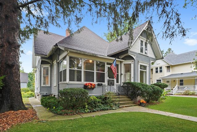 121 Park Avenue, Grayslake, IL 60030