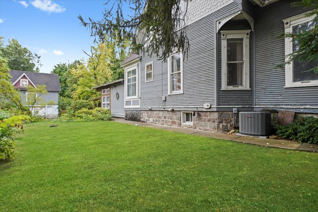 121 Park Avenue, Grayslake, IL 60030