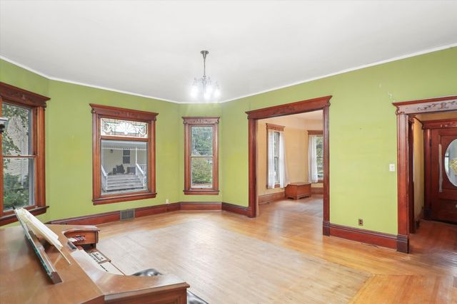 121 Park Avenue, Grayslake, IL 60030