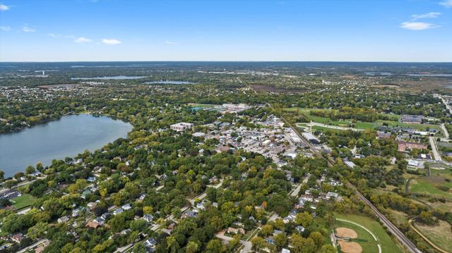 121 Park Avenue, Grayslake, IL 60030