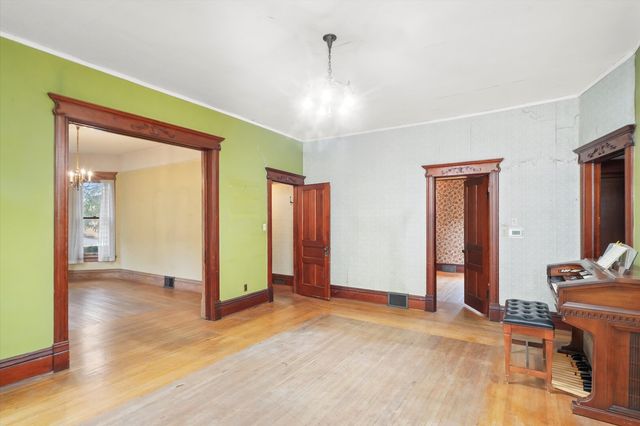 121 Park Avenue, Grayslake, IL 60030