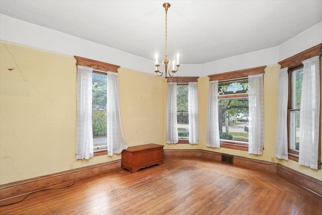 121 Park Avenue, Grayslake, IL 60030