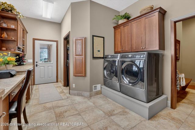 5100 Hawk Hollow Drive, Bath, MI 48808