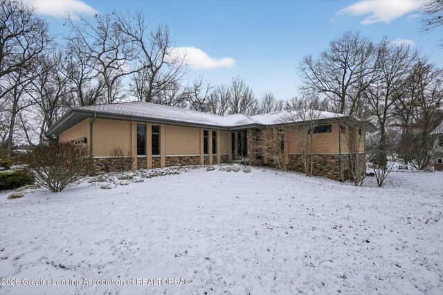 5100 Hawk Hollow Drive, Bath, MI 48808