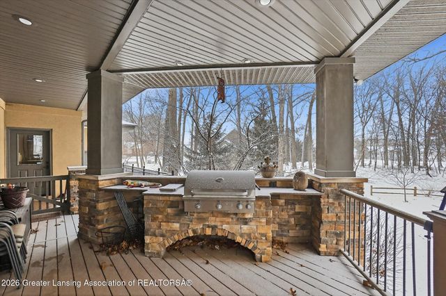 5100 Hawk Hollow Drive, Bath, MI 48808