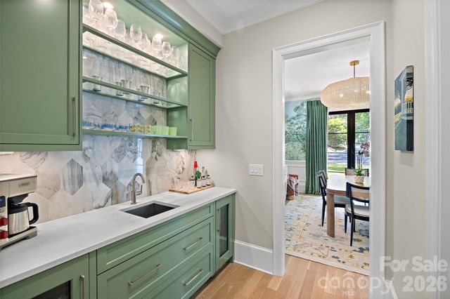700 Cherokee Road, Charlotte, NC 28207