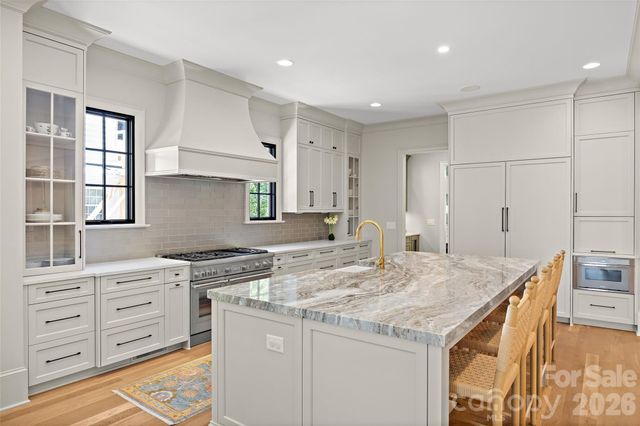 700 Cherokee Road, Charlotte, NC 28207