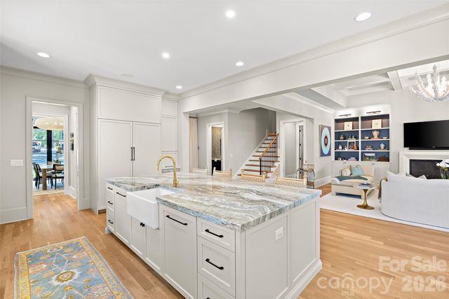 700 Cherokee Road, Charlotte, NC 28207