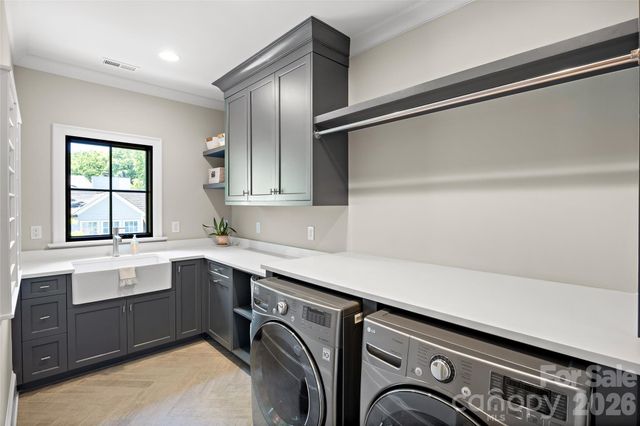 700 Cherokee Road, Charlotte, NC 28207