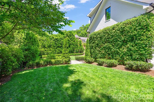 700 Cherokee Road, Charlotte, NC 28207