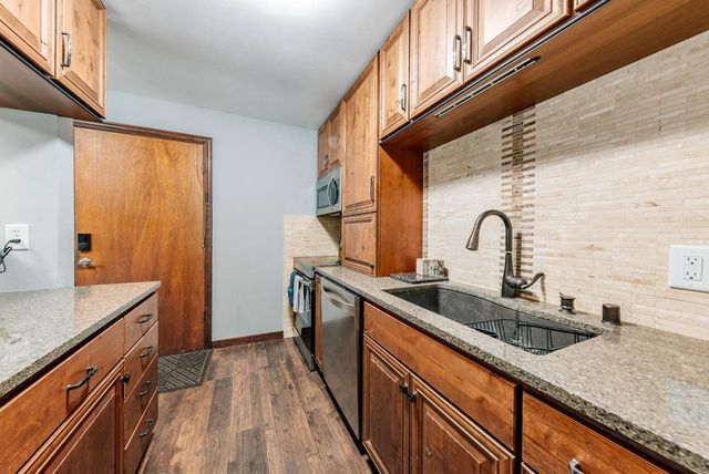1675 S Coachlight DRIVE #A, New Berlin, WI 53151