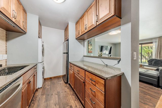 1675 S Coachlight DRIVE #A, New Berlin, WI 53151