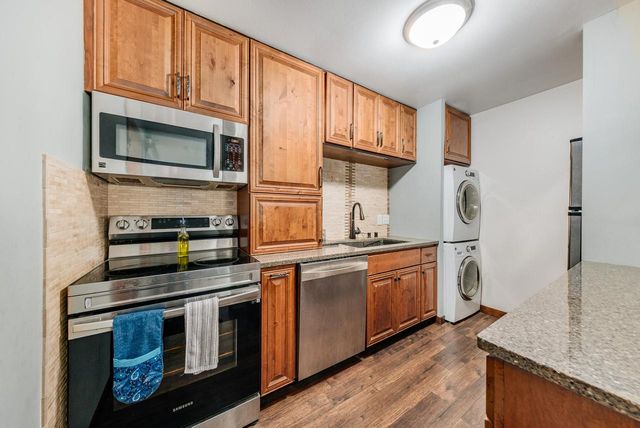 1675 S Coachlight DRIVE #A, New Berlin, WI 53151