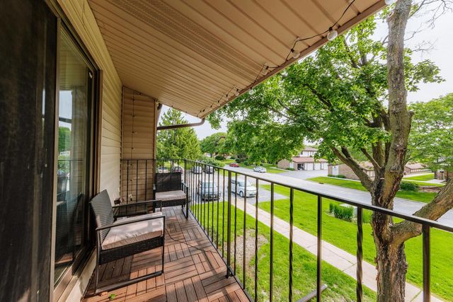 1675 S Coachlight DRIVE #A, New Berlin, WI 53151