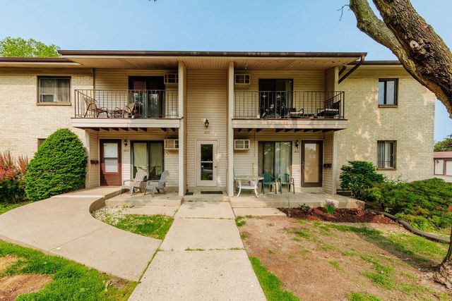 1675 S Coachlight DRIVE #A, New Berlin, WI 53151