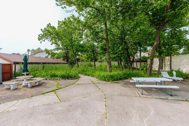 1675 S Coachlight DRIVE #A, New Berlin, WI 53151