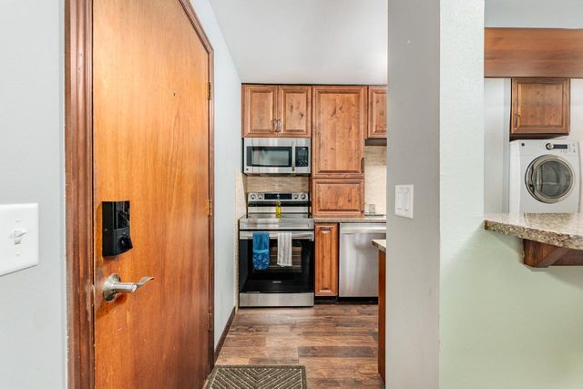 1675 S Coachlight DRIVE #A, New Berlin, WI 53151