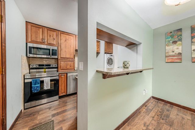 1675 S Coachlight DRIVE #A, New Berlin, WI 53151