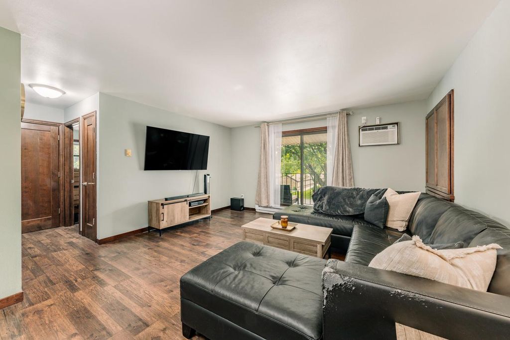 1675 S Coachlight DRIVE #A, New Berlin, WI 53151