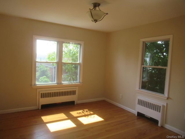 33 Meadow Avenue, Chester, NY 10918