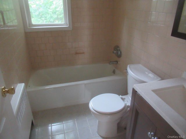 33 Meadow Avenue, Chester, NY 10918