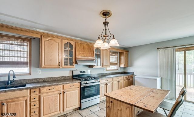 160 Carteret Ave, Carteret Boro, NJ 07008