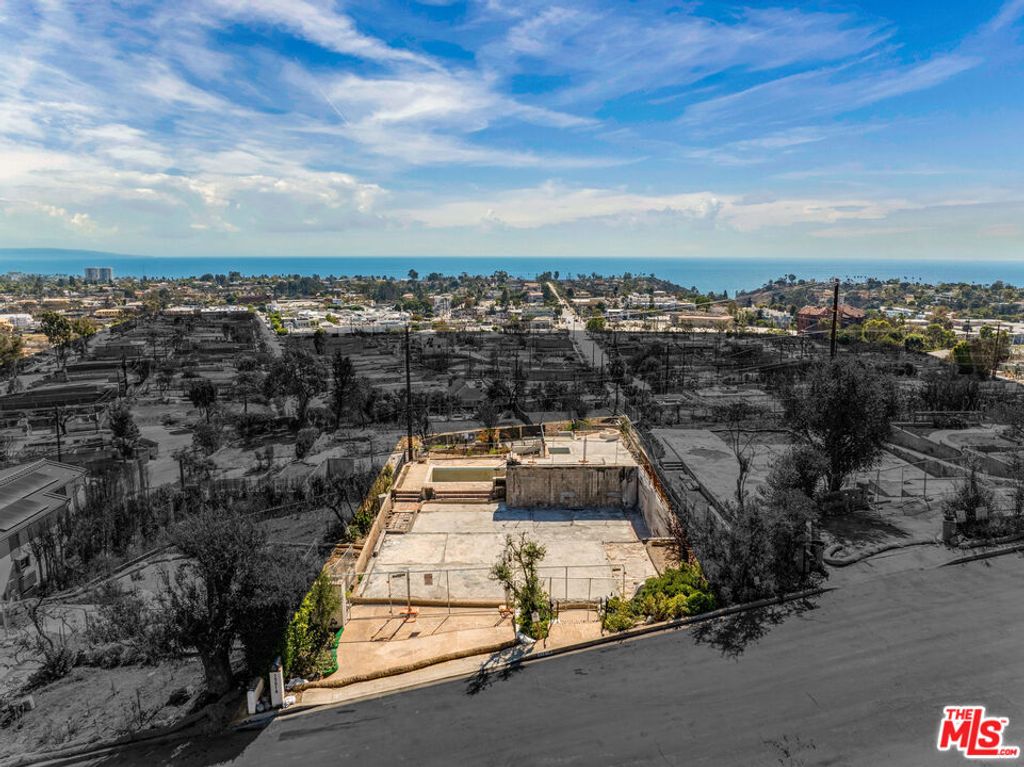 15214 Mc Kendree Avenue, Pacific Palisades, CA 90272