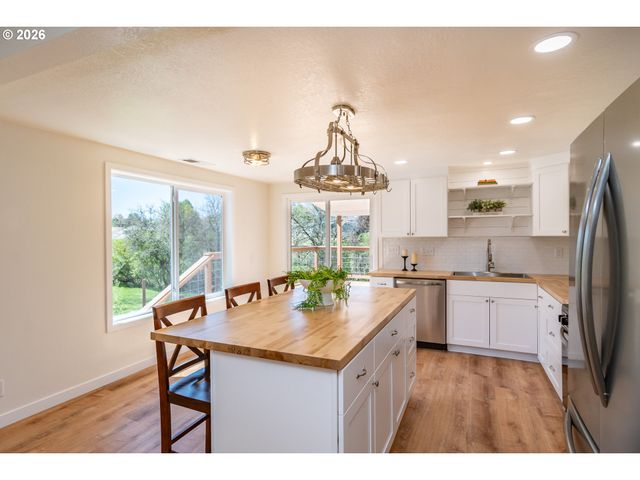 3660 CARNES Rd, Roseburg, OR 97471